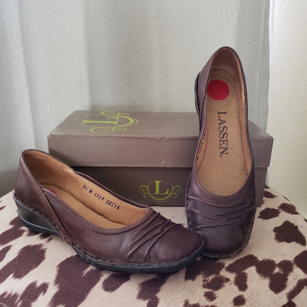 Women's Leather Flats